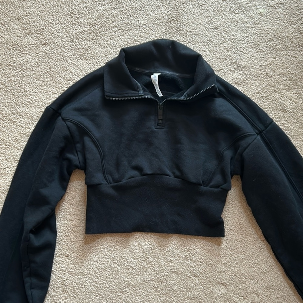 Alo Yoga cropped workout sweater